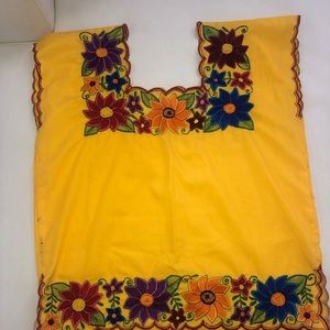 Traditional Mexican Embroidered blouse/ Blusa tradicional Mexicana bordada
